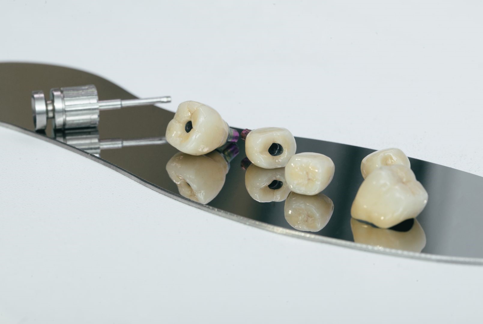 In which cases can zirconium crowns be done?
